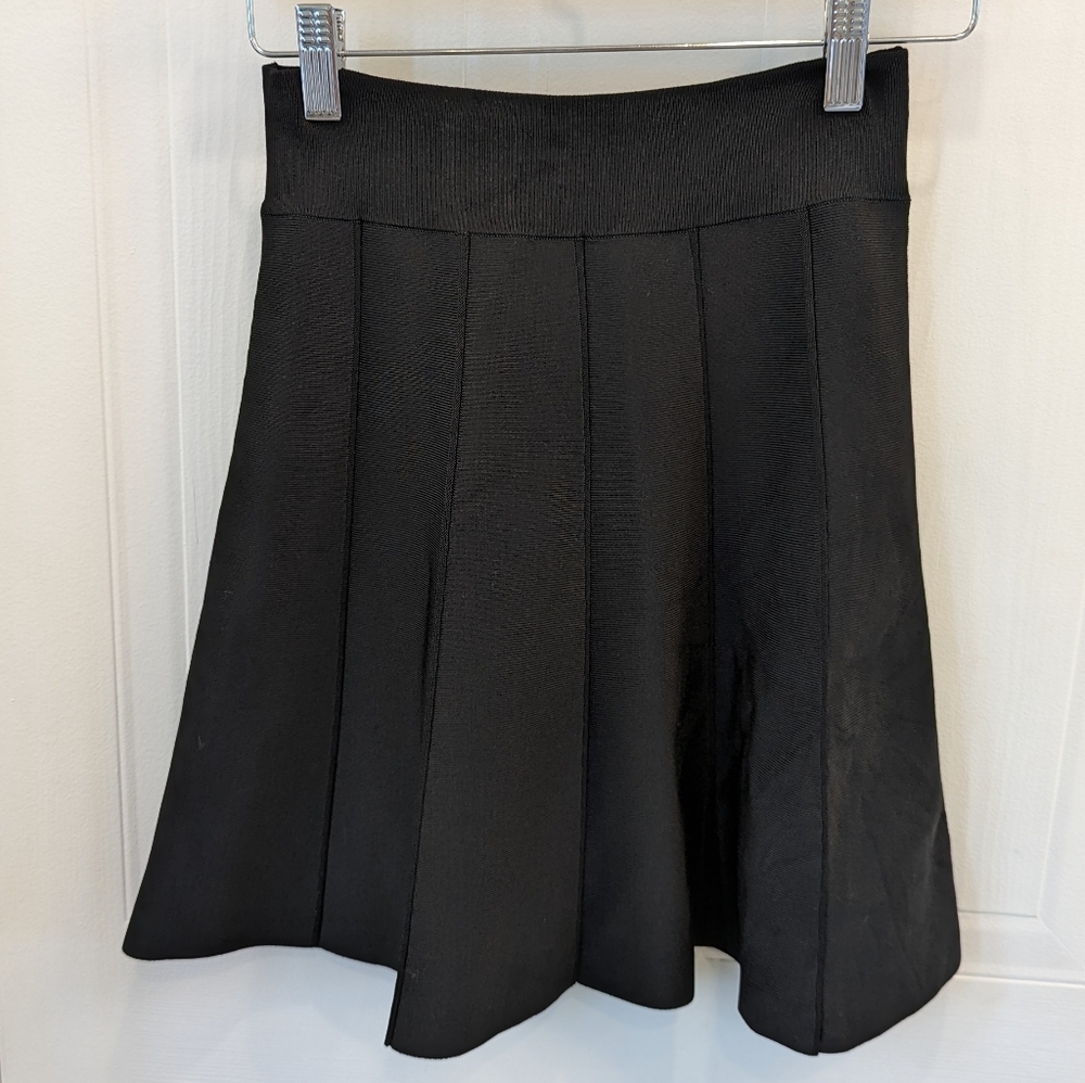 ✨BOGO ALL $5 ITEMS✨ bcbg maxazria pleated look skirt